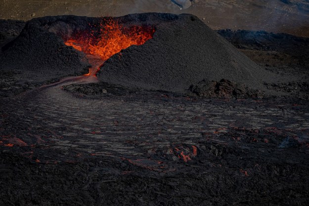 Erupcja systemu wulkanicznego Fagradalsfjall na zdjęciu z 16 sierpnia 2022 roku /Aaron Chown  /PAP/PA