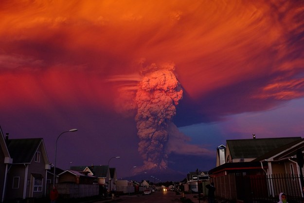 Erupcja wulkanu Calbuco /ALEX VIDAL BRECAS /PAP/EPA