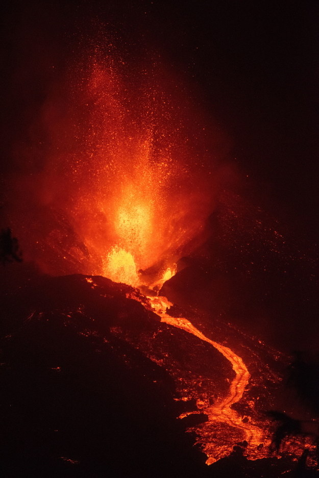Erupcja wulkanu Cumbre Vieja. /CARLOS DE SAA /PAP/EPA