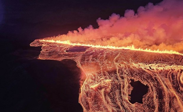 ​Erupcja wulkanu na Islandii. Ewakuowano turystów