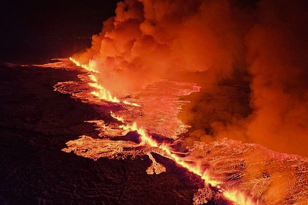 Erupcja wulkanu na Islandii /PAP/EPA