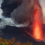 Erupcja wulkanu na La Palmie. Władze proponują zbombardowanie wyspy 