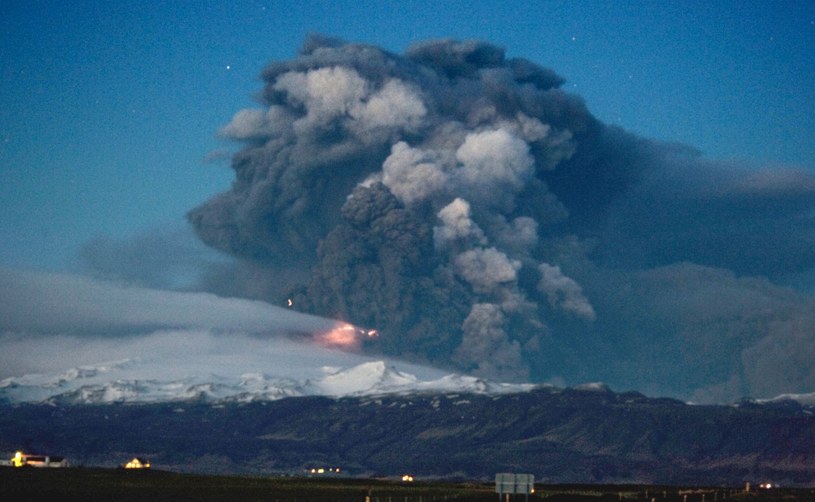 Erupcja wulkanu w 2010 roku skutecznie "unieruchomiła" Europę na dłuższy czas. Czy problem może się powtórzyć? /AFP