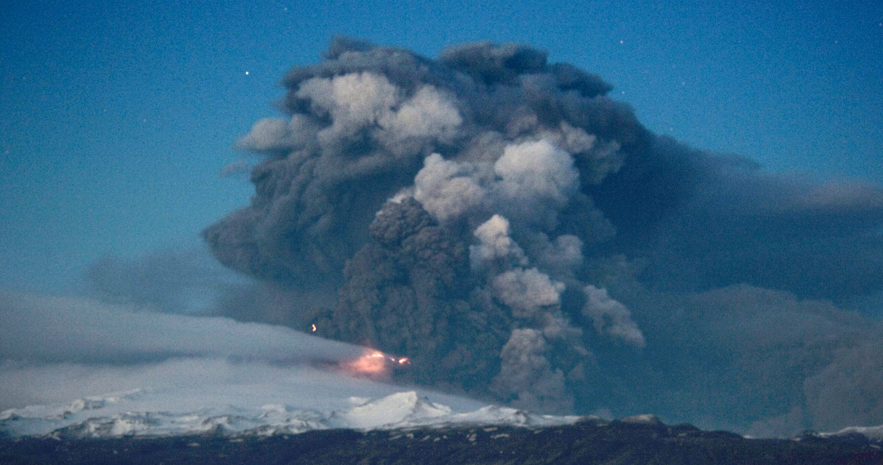 Erupcja wulkanu w 2010 roku skutecznie "unieruchomiła" Europę na dłuższy czas. Czy problem może się powtórzyć? /AFP