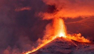 Erupcja wulkanu w Rosji. Kolumna popiołu na 12 km i kod czerwony