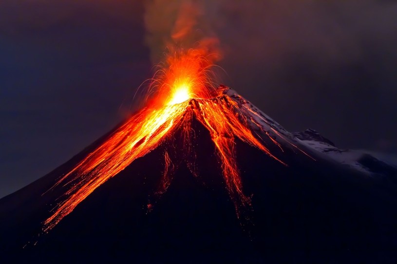 Erupcja wulkanu /123RF/PICSEL