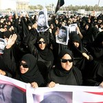 Eskalacja protestów w Bahrajnie groźna dla sektora bankowego - TEB, BNP Paribas