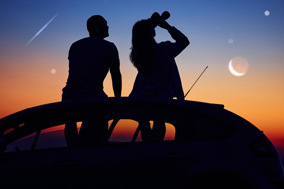 Eta Akwarydy 2026. Kiedy i jak oglądać maksimum roju meteorów? Poradnik obserwatora /Shutterstock