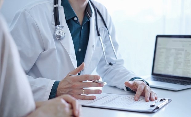 Etat zamiast hojnego kontraktu? Szpitale boją się utraty lekarzy