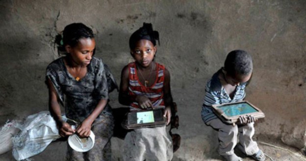 Etiopskie dzieci świetnie obsługują tablety /materiały prasowe