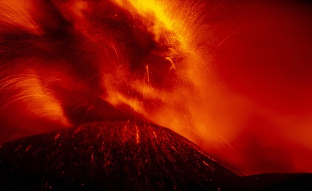 Etna się uspokoiła, znowu można latać do Katanii