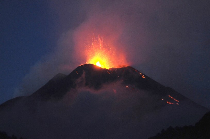 Etna zachowuje się inaczej niż inne wulkany /AFP