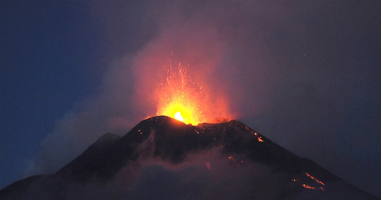 Etna zachowuje się inaczej niż inne wulkany /AFP