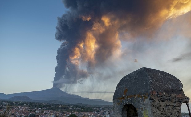 Etna znów daje o sobie znać. Chaos na lotnisku w Katanii 