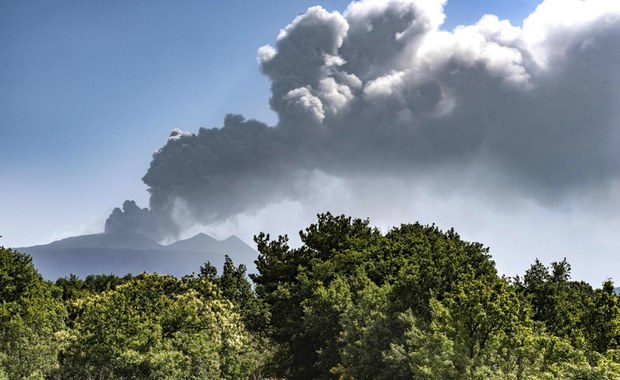 Etna znów pokazuje swoją moc. Loty do Katanii zawieszone