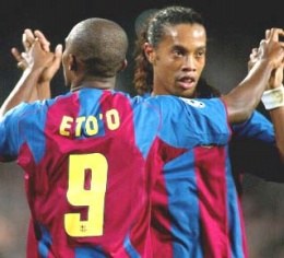 Eto'o i Ronaldinho wzbudzają postrach w szeregach Juve, Interu i Milanu /AFP