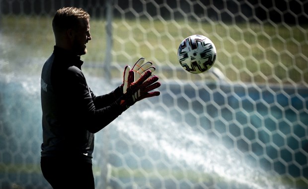 Euro 2020. Dania wraca do gry po dramacie Eriksena, Holendrzy zmierzą się z Austriakami