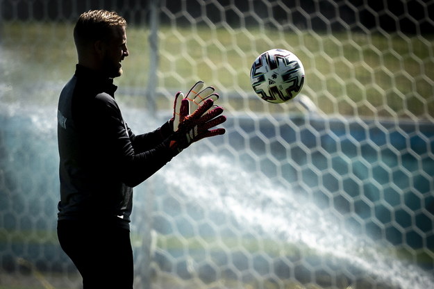 Euro 2020. Golkiper Kasper Schmeichel podczas treningu reprezentacji Danii /Mads Claus Rasmussen /PAP/EPA