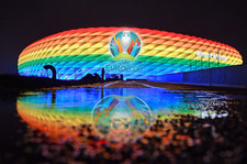 Euro 2020. Kontrowersje dotyczące podświetlenia Allianz Areny
