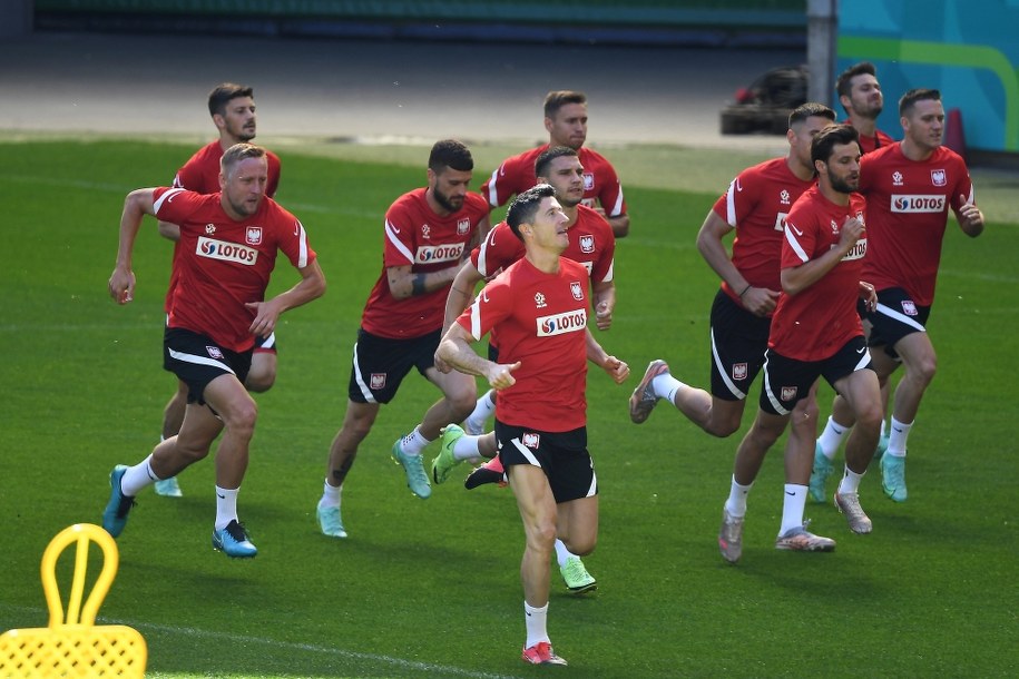 Euro 2020. Piłkarze reprezentacji Polski - w centrum: kapitan Robert Lewandowski - podczas treningu kadry w Gdańsku /Marcin Gadomski /PAP