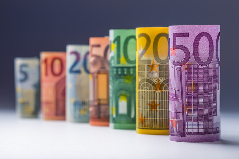 Euro będzie coraz słabsze, osłabi się też polska waluta /123RF/PICSEL