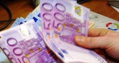 Euro na rynku światowym słabnie w oczach /AFP