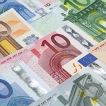 Euro najmocniejsze od siedmiu tygodni