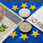 Euro tanieje, złotówka się umacnia. "Kowalski raczej na tym nie zyska"