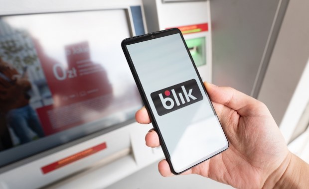 Euronet tnie limity wypłat Blikiem. Zmiany w bankomatach
