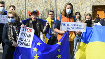 Europa przeciwko inwazji Rosji na Ukrainę. Protest mieszkańców Barcelony