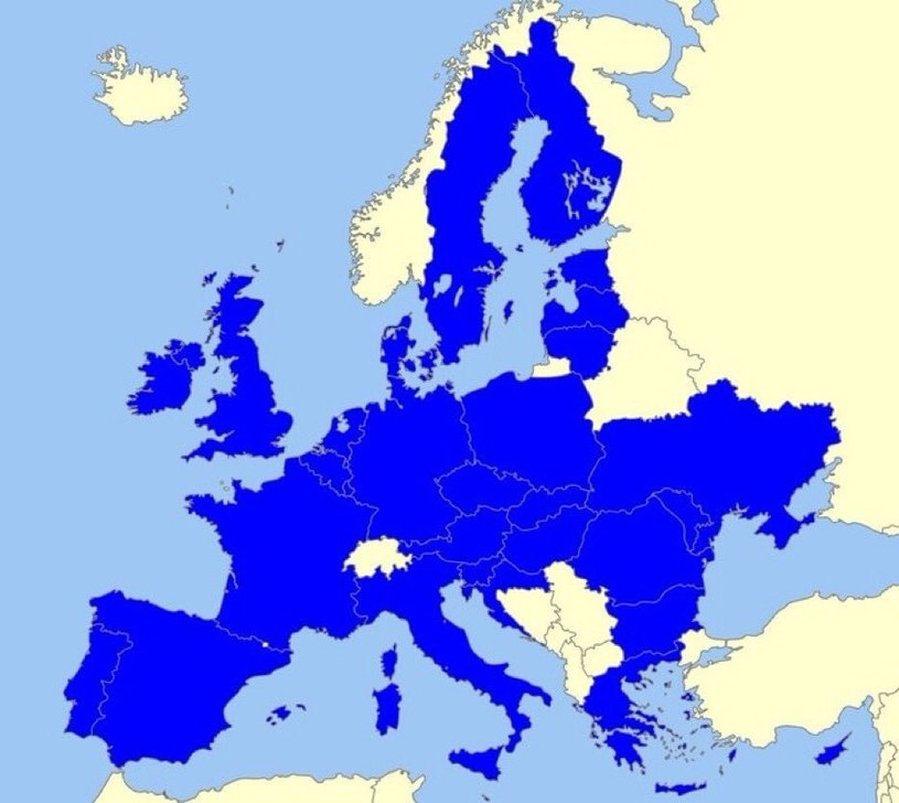 Europa się łączy z Ukrainą - niebieski kolor to zakaz lotów dla Rosyjskich samolotów /Twitter