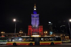 Europa solidaryzuje się z Francją. Budynki podświetlone w trzech kolorach