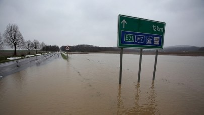 Europa Środkowa tonie w śniegu. Wylewają rzeki na Węgrzech i Słowacji