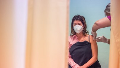 Europa szczepi się przeciw Covid-19. W Bułgarii szczepionki trzymano w 45-letniej radzieckiej lodówce