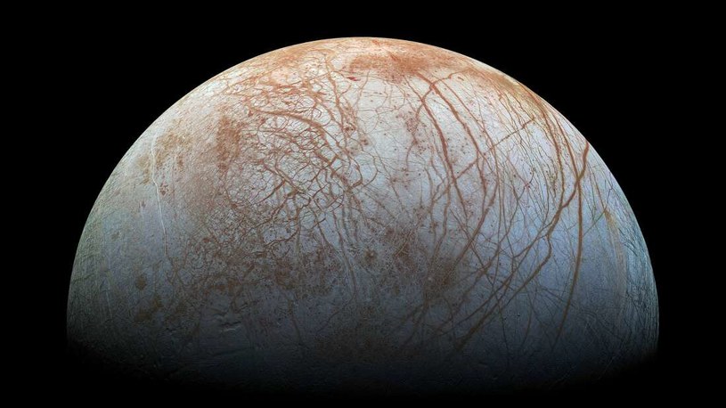 Europa to lodowy księżyc Jowisza, gdzie może istnieć życie. /materiały prasowe