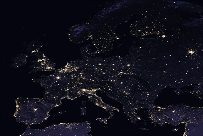 Europa w nocy w 2016 roku /NASA