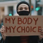 Europarlament przyjął rezolucję. "Każdy ma prawo do bezpiecznej i legalnej aborcji"