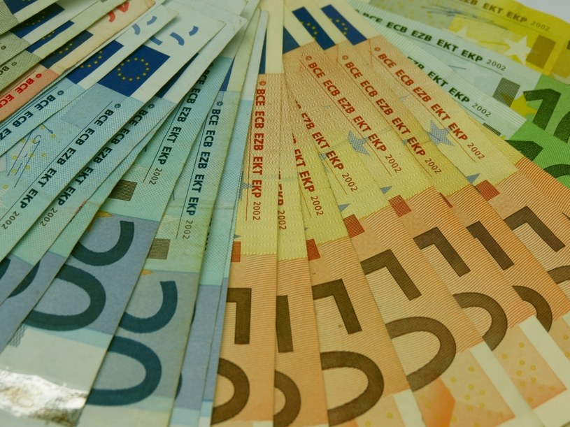 Europejczycy decydują, jak będą wyglądały nowe banknoty euro. Wejdą do obiegu najwcześniej za trzy lata /123RF/PICSEL