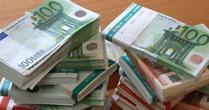 Europejski Bank Centralny dementuje opinie o większym ryzyku zarażania wirusem przez banknoty /Deutsche Welle