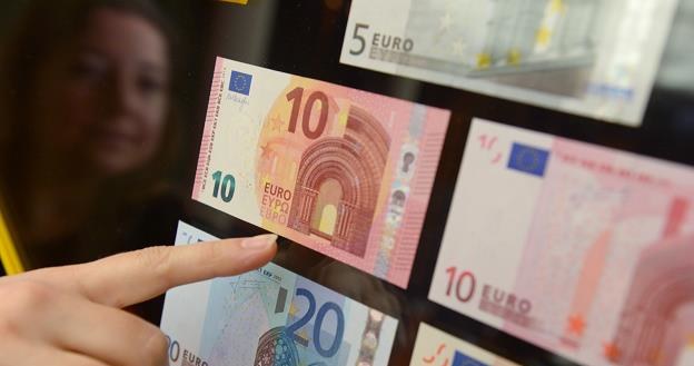 Europejski Bank Centralny zaprezentował nowy banknot o nominale 10 euro /PAP/EPA