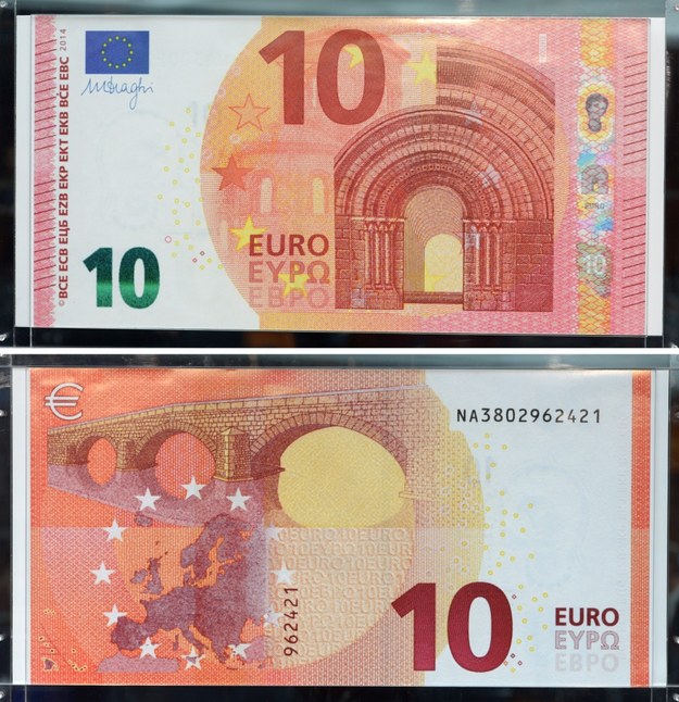 Europejski Bank Centralny zaprezentował w poniedziałek nowy banknot 10 euro z serii "Europa" /ARNE DEDERT  /PAP/EPA