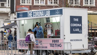 Europejskie kraje znoszą restrykcje. „Nadszedł czas odzyskać codzienne życie”