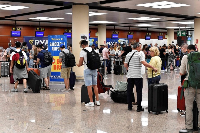Europejskie lotniska, na których spóźniają się samoloty /PAU BARRENA  /AFP