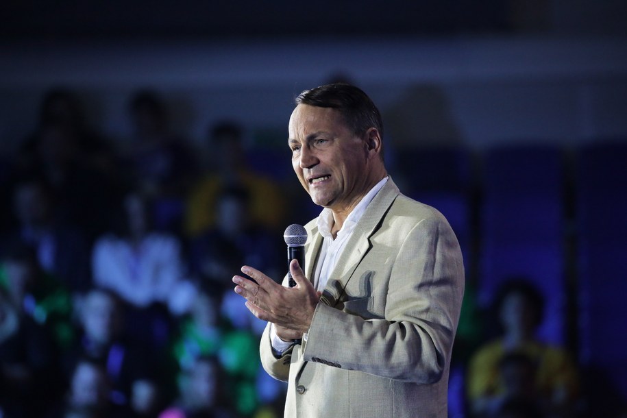 Europoseł Radosław Sikorski podczas debaty „Europa Przyszłości” w ramach Campusu Polska Przyszłości w Olsztynie / 	Tomasz Waszczuk    /PAP