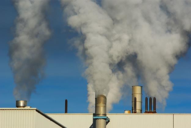 Europosłowie z komisji środowiska chcą przyspieszyć zmniejszanie liczby uprawnień do emisji CO2 /&copy;123RF/PICSEL