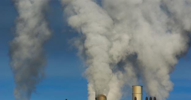Europosłowie z komisji środowiska chcą przyspieszyć zmniejszanie liczby uprawnień do emisji CO2 /&copy;123RF/PICSEL