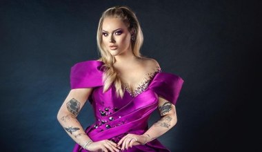 Eurowizja 2021: Nikkie Tutorials skradnie show! Pokazała finałową kreację