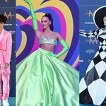 Eurowizja 2023: gwiazdy na ceremonii otwarcia konkursu. Blanka w sukni z napisem "Bejba"