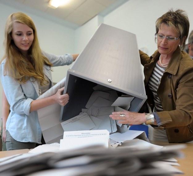 Eurowybory 2014: Liczenie głosów w lokalu wyborczym w Kolonii /MARIUS BECKER  /PAP/EPA