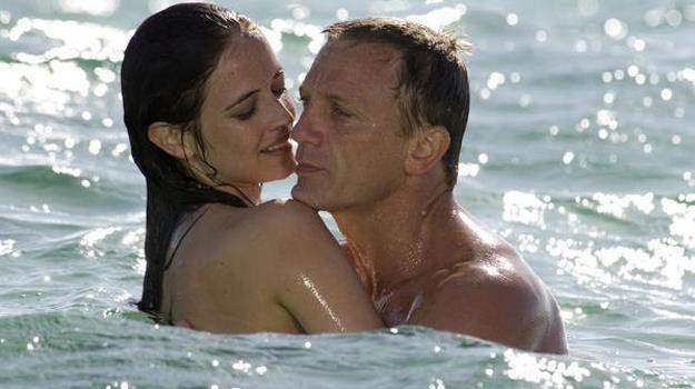 Eva Green oraz Daniel Craig jako Vesper Lynd i James Bond w "Casino Royale" /materiały prasowe